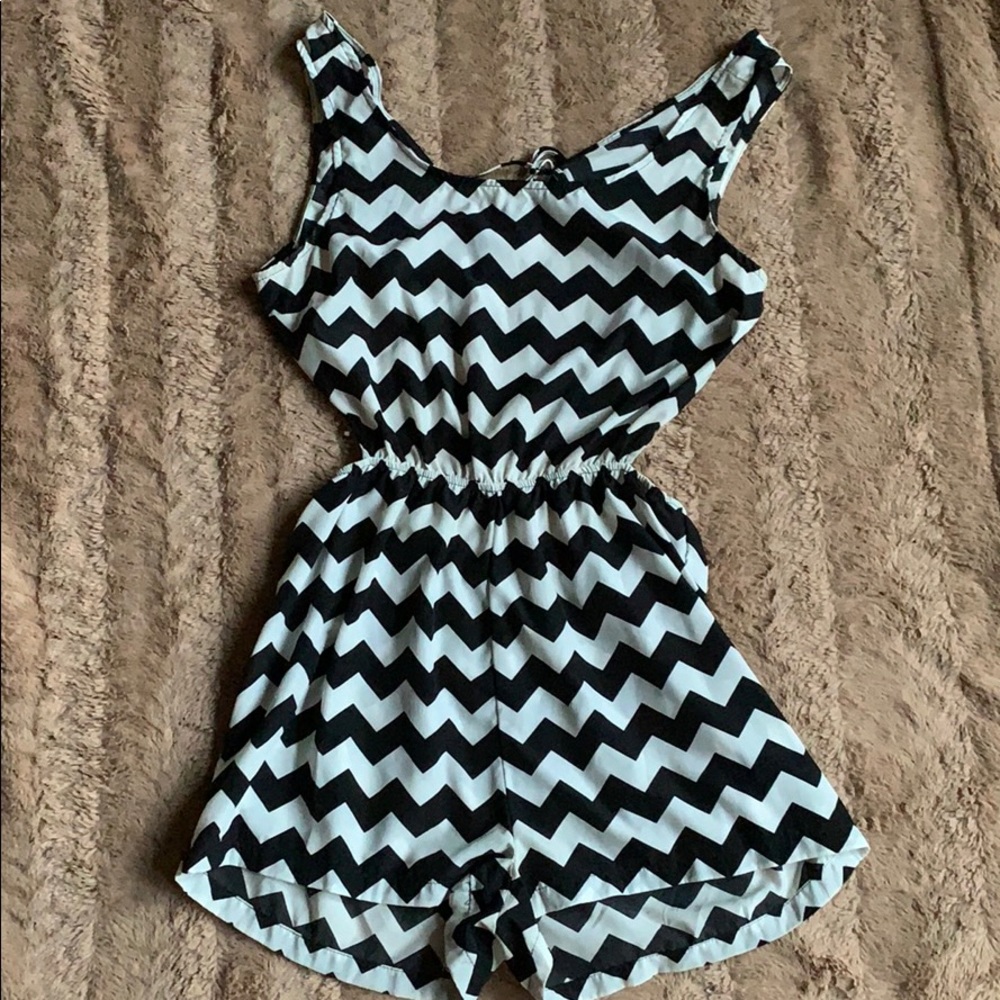 Sexy backless black and white chevron romper